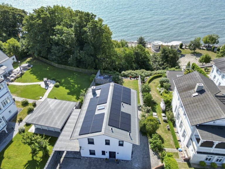 Photovoltaikanlage Sassnitz auf Rügen auf einem Mehrfamilienhaus